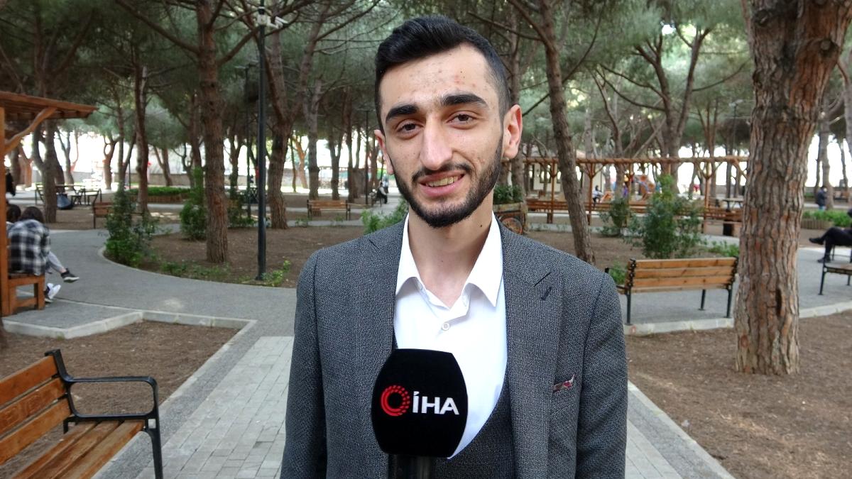 cumhuriyetgzt1's tweet photo. AKP Genel Merkez Gençlik Kolları Genel Başkan Danışmanı Yusuf Özoğul, hayat pahalılığına karşı sokağa çıkan halkı tehdit etti: "Sokağa dökülen hadsizlere 15 Temmuz’u hatırlatırım. Sayın cumhurbaşkanımızın bir kelimesine bakar sokakların dolması" https://t.co/jiCUULS0NW https://t.co/dIGGnEt2vJ
