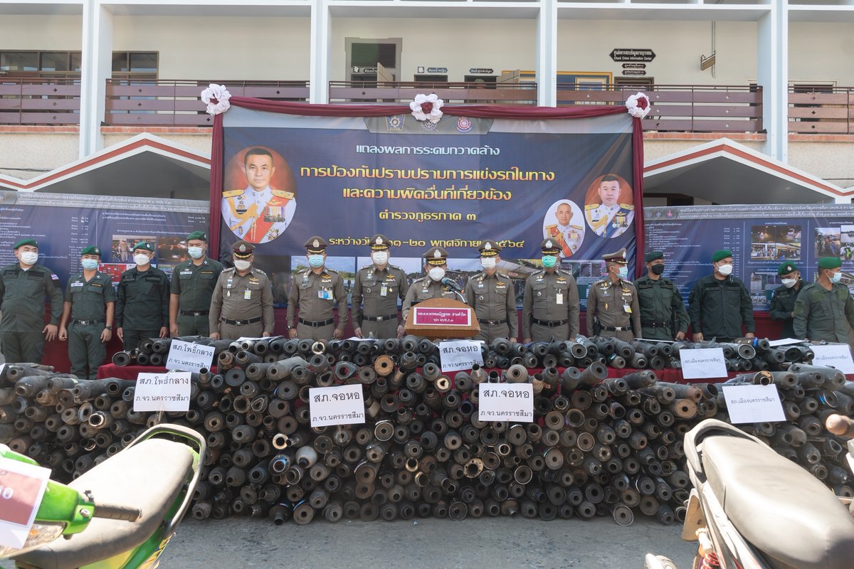 (คลิป) ตำรวจภูธรภาค 3 แถลงกวาดล้างการแข่งรถในทางแยึดรถจักรยานยนต์ 2,051 คัน...ทำประวัติ 1,062  ราย
youtube.com/watch?v=9TvonM… <a href="/fm91trafficpro/">FM91 Trafficpro</a>