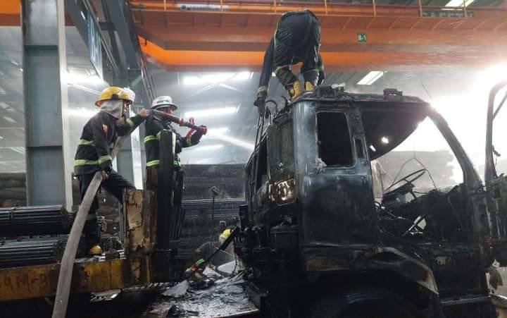 paingphyooo1's tweet photo. tw // fire
A car fire broke out in ZayGambar compound at 8:05 am this morning in Yangon, Mingaladon Tsp. The fire was put out by Mingaladon Fire station at 8:20 am.
LEGALIZATION OF NUG
#Nov24Coup   
#WhatsHappeningInMyanmar https://t.co/bFXy4Nxp6c https://t.co/RTSlZKJEZ7