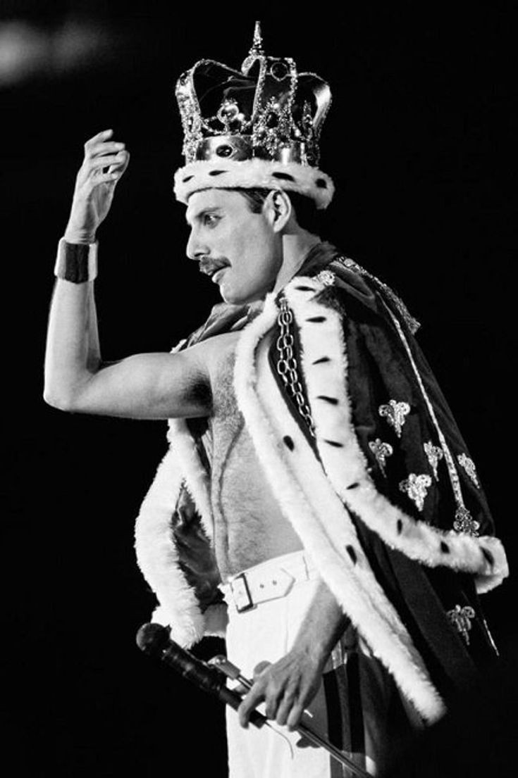 No puedo creer que hayan pasado ya 30 años sin ti. Tu alma y tu carisma siempre serán eternas. 💛
#FreddieMercury