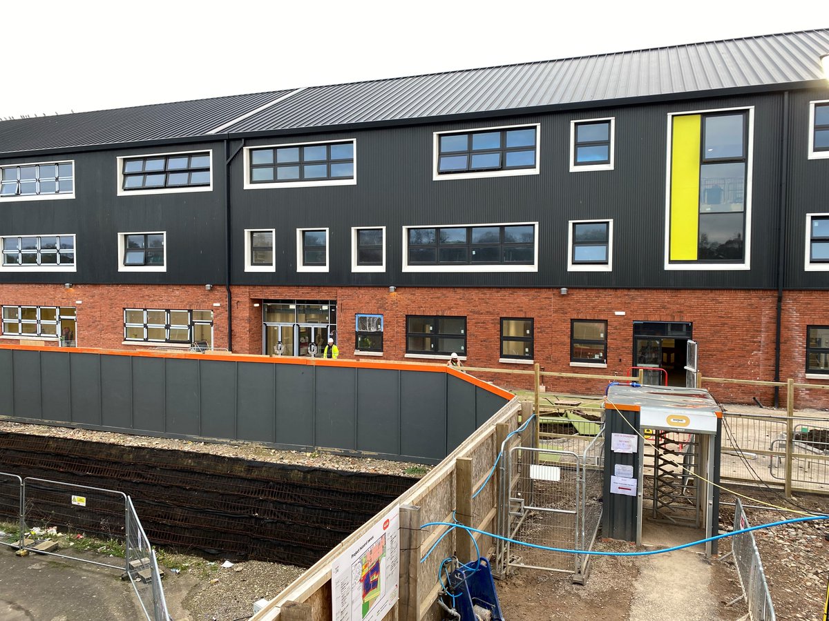 Pencoedtre High School looking great! Not long left now before Phase 1 completes 🙌<a href="/BouyguesUK/">Bouygues UK</a> <a href="/VOGCouncil/">Vale Council 🏴󠁧󠁢󠁷󠁬󠁳󠁿🇺🇦</a> <a href="/AECOMBuildPlace/">Buildings + Places</a>