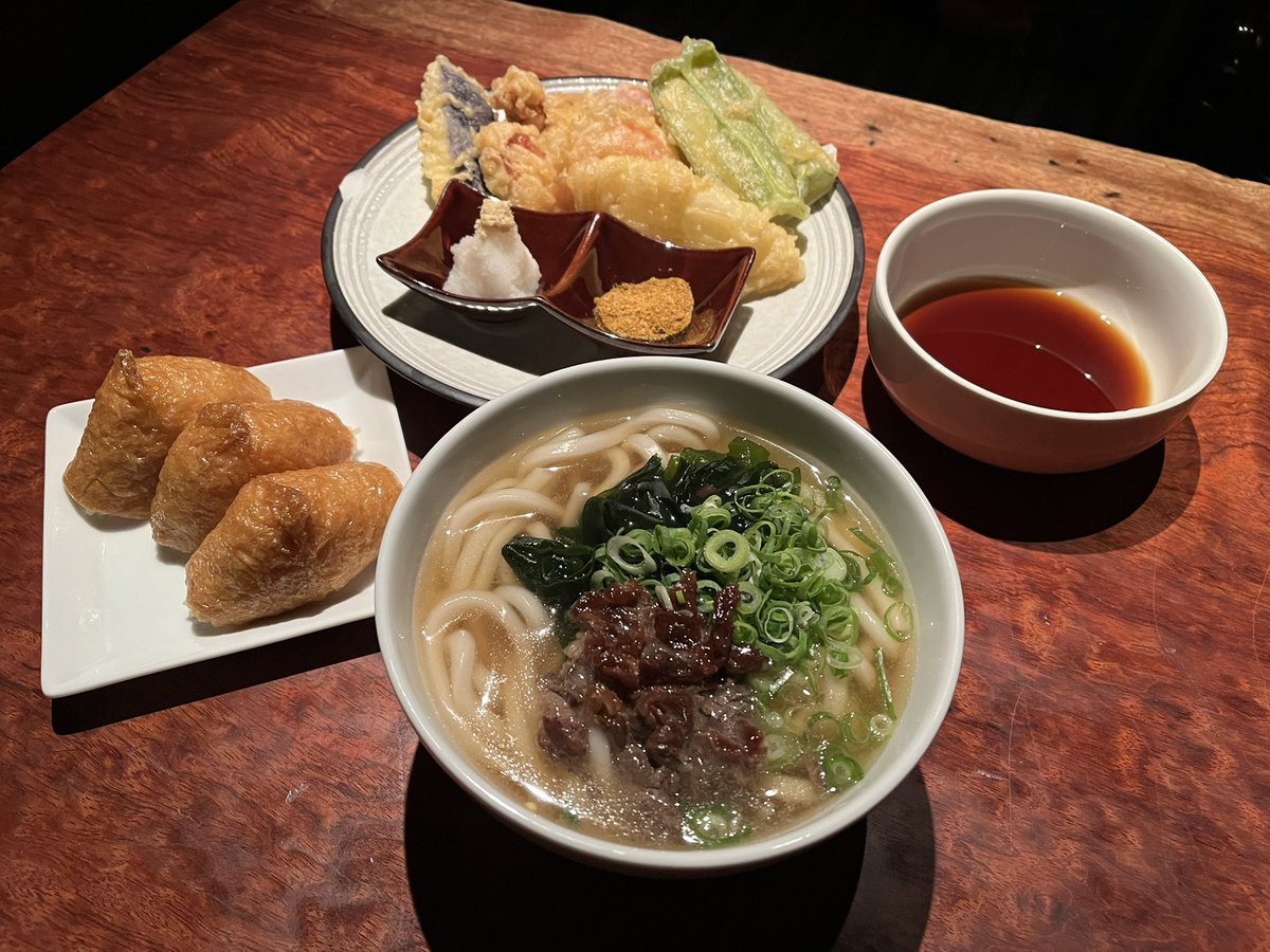 昨日の晩ごはんは、天ぷら定食‼️ 天ぷらも安定に美味しいですね🎵 ご馳走さまでした🙏