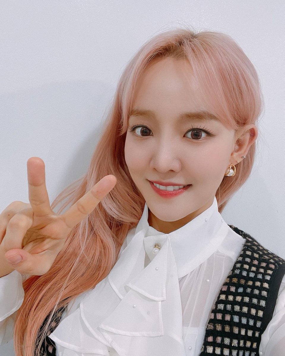 younha_news's tweet photo. [211124] 윤스타그램 / Younstagram

#윤하 #YOUNHA #ユンナ #6집 #엔드띠어리 #YOUNHA6th #6th #EndTheory #잘지내 #HowUdoing #6년230일 #TikTok

[Trans]
I'll be on "Show Champion" soon. https://t.co/pdc4cPikE2