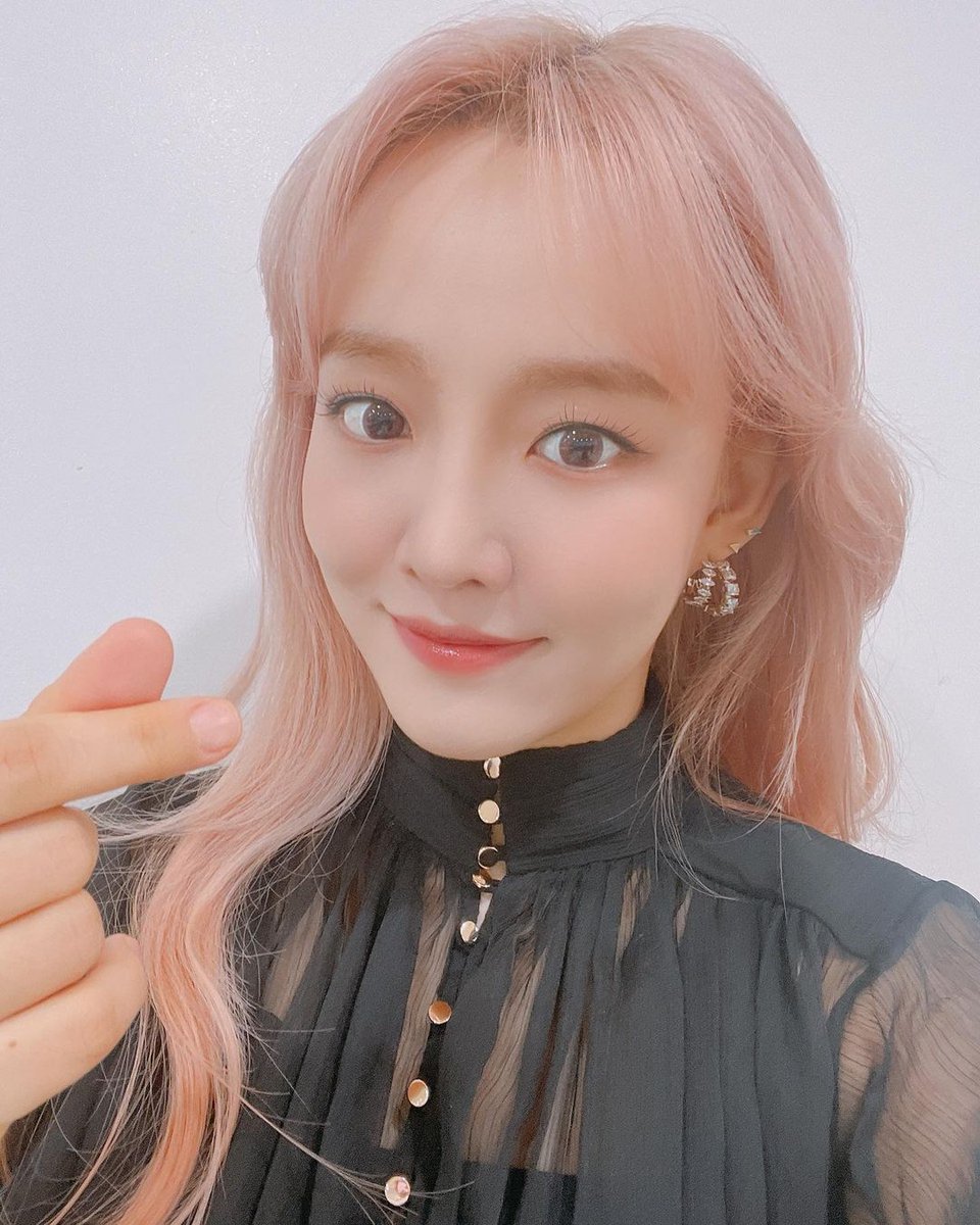 younha_news's tweet photo. [211124] 윤스타그램 / Younstagram

#윤하 #YOUNHA #ユンナ #6집 #엔드띠어리 #YOUNHA6th #6th #EndTheory #잘지내 #HowUdoing #6년230일 #TikTok

[Trans]
I'll be on "Show Champion" soon. https://t.co/pdc4cPikE2