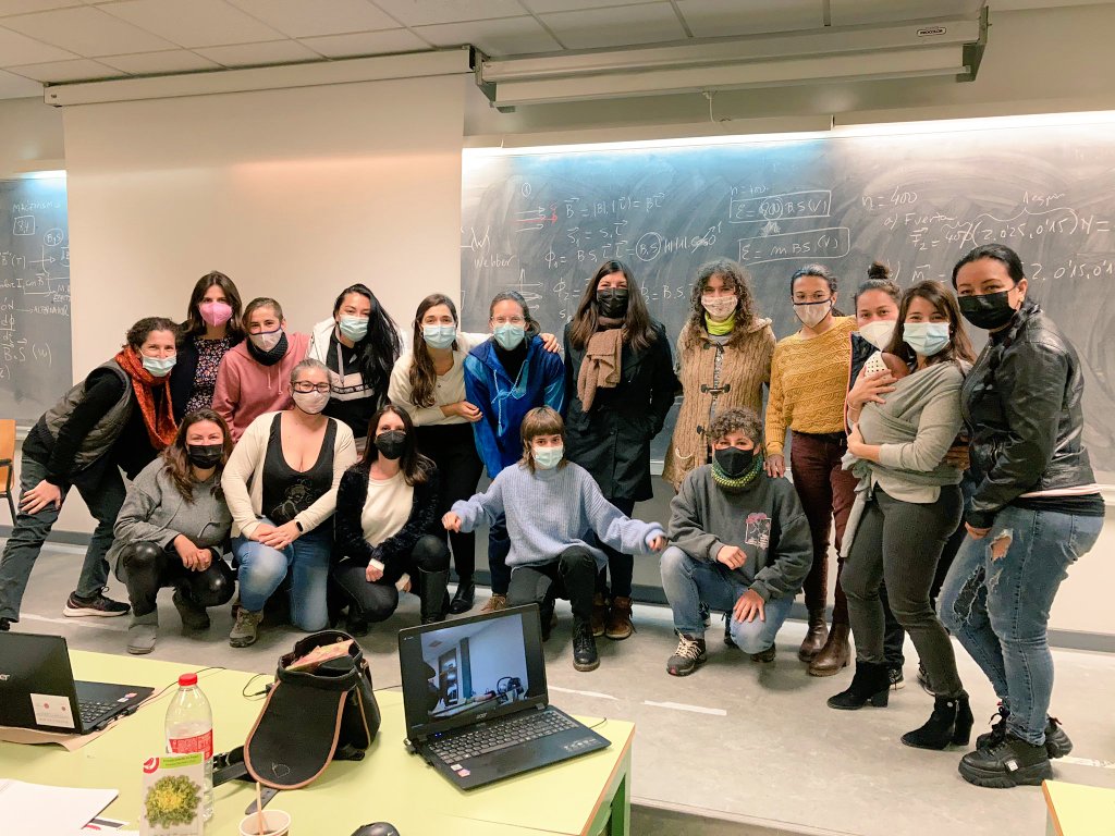 BarragansMaria's tweet image. Las alumnas de &quot;semillas&quot; hemos creado un mapa de nuestro potencial y es increíble la red de conexiones que ha salido de él. 📚🌱 #nuevosproyectos #emprendimiento #juntasesmejor