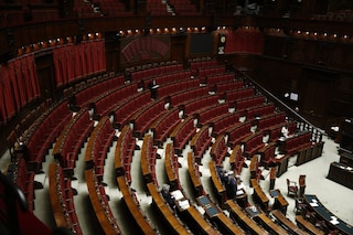AlekosPrete's tweet photo. Nella giornata internazionale contro la #violenzasulledonne ecco come si presentava la Camera dei deputati. 8 deputati su 630 ad ascoltare le parole della ministra per le Pari opportunità. Abbandono e indifferenza. Esattamente quello che vivono le donne vittime di violenza. https://t.co/JneNmnmhID