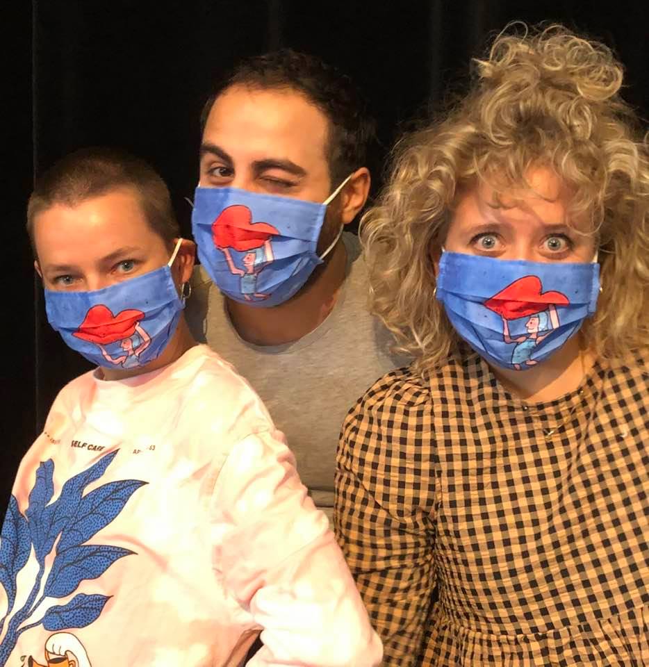 Nee, wij vinden het ook niet leuk... 😷 Maar met een #mondkapje van Kwatta kun je er weer tegenaan 💪 Draag ze overal! Kijk op kwatta.info en bestel nu de jouwe 🤩