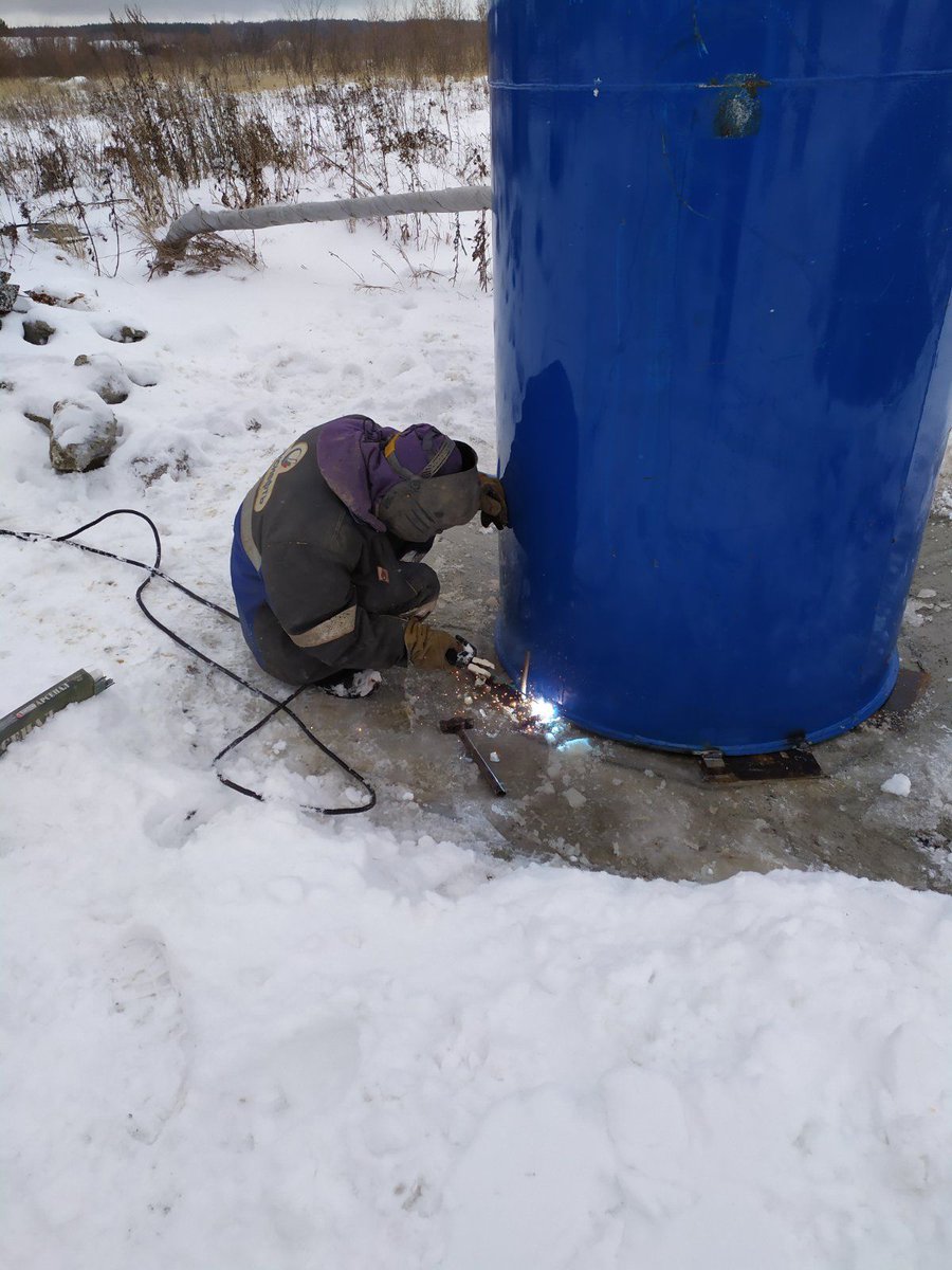 Еще две новые водонапорные башни установлены госпредприятием "Ульяновский областной водоканал". Одна - в рабочем поселке Старая Кулатка, вторая - в селе Карцовка Майнского района.