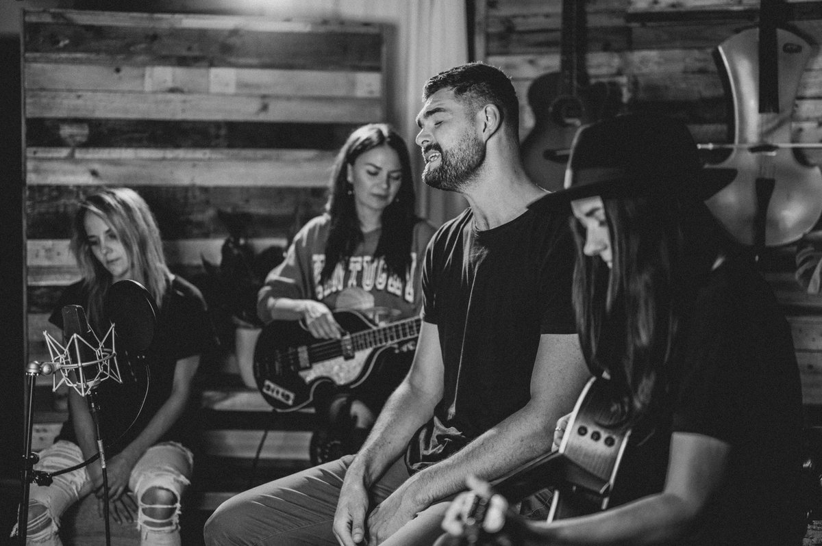 GermeinSisters's tweet photo. ✨ we made something special for you guys… premieres on our YouTube channel FRIDAY!! 🤫✨ https://t.co/oHvxQoap0H
@IsaacHumphries7 #sistersession 📸 @beesaintjames https://t.co/YMgGU26ZEQ