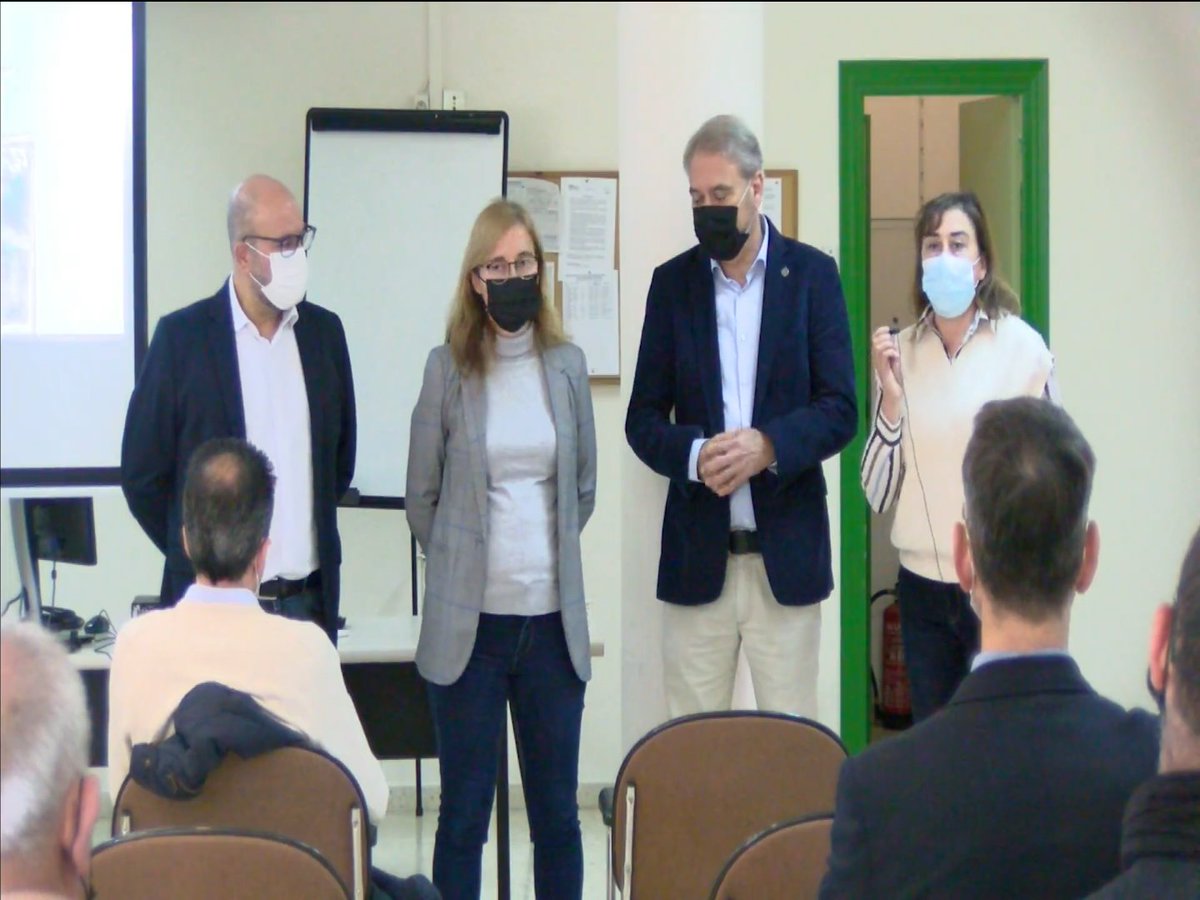 chafer_maite's tweet photo. Gracias @Felip_sg y @RectorUMH por acompañarnos en la presentación de la Jornada de Puertas Abiertas #EEAElche @GVAagroambient.
Intensa y productiva la colaboración con la @UniversidadMH con ejemplos excelentes proyectos tan emblemáticos y necesarios como @AgrocompostGVA https://t.co/k2MQGtwEMc
