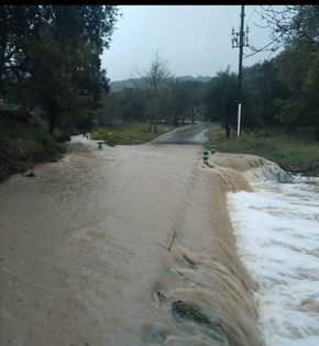 <a href="/meteofrance/">Météo-France</a> <a href="/cezocsud/">CeZOC Sud</a> <a href="/VigiMeteoFrance/">VigiMétéoFrance</a> <a href="/Prefet11/">Préfet de l'Aude🇫🇷</a> <a href="/ADPC_11/">Protection Civile de l'Aude</a> <a href="/SDIS11OFFICIEL/">Pompiers de l'Aude - SDIS11</a> L'Abbaye de Fontfroide à Narbonne est ainsi fermée ce mercredi, le gué permettant d'y accéder étant submergé 🌊