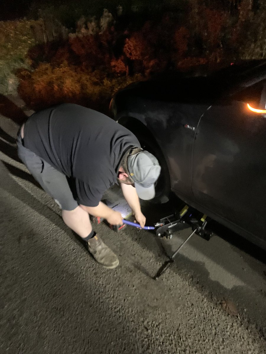 PhilH_AutoComp's tweet image. Say hello to “Johnny”, he’s a tractor mechanic . This man stopped and replaced my jammed on wheel after a lorry nearly ran me off the road where I hit a pothole and punctured a tyre. What an amazing guy! #notallheroeswearcapes