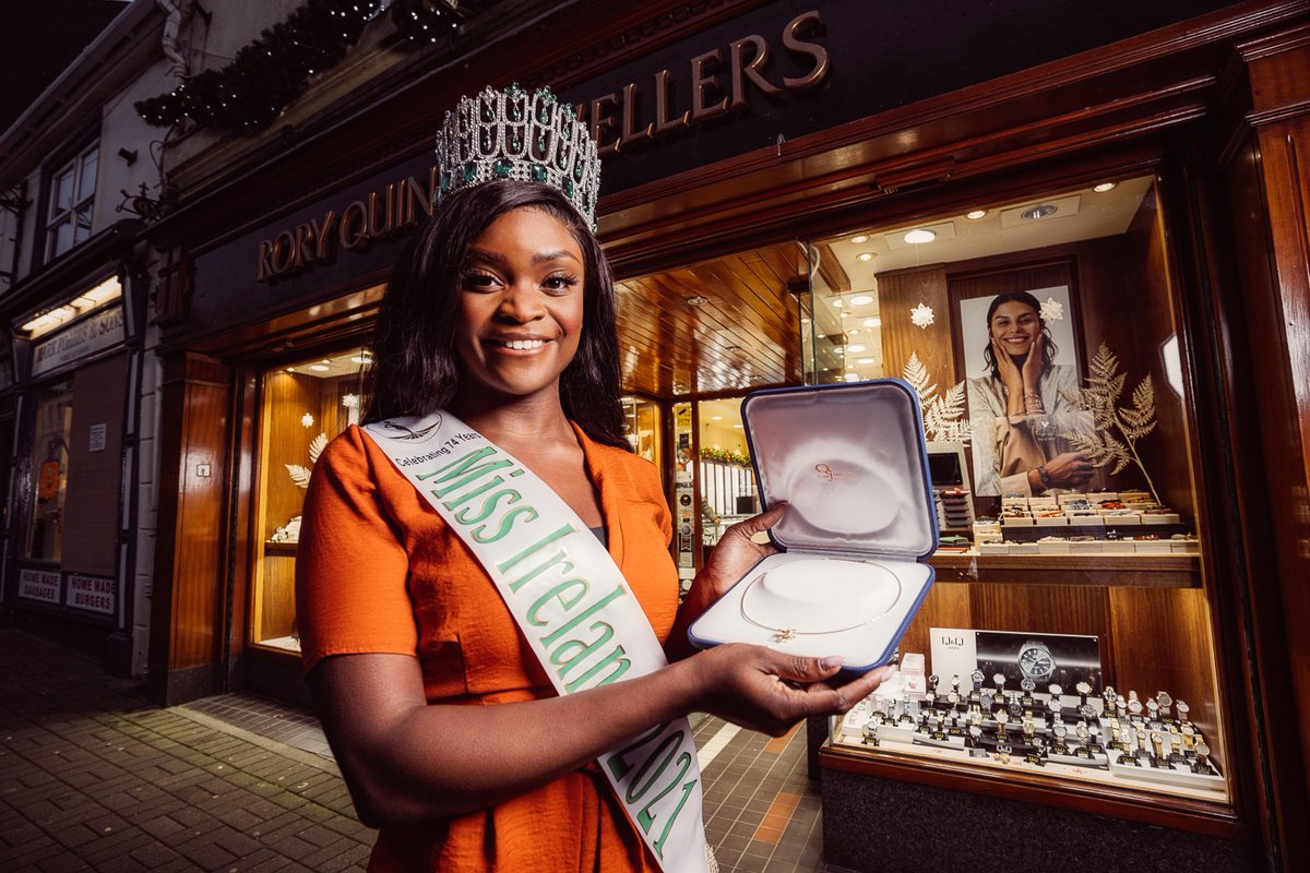 Miss Ireland collects her custom-made jewellery from Mayo jewellers - Best of luck Pamela in the Miss World competition next month 
con-telegraph.ie/2021/11/24/mis… 
<a href="/MissIrelandORG/">Miss Ireland</a> <a href="/Pamela_Uba/">Pamela Ashley Uba</a> #missworld #missireland #Mayo