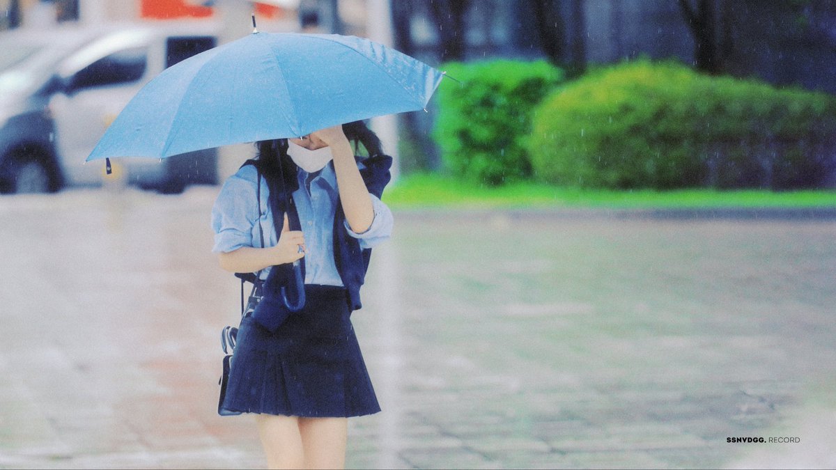 shishaonvdegege's tweet photo. 210823 YOUNG STREET
☔️🌧💦
#웬디 https://t.co/UzRo1YTyHe