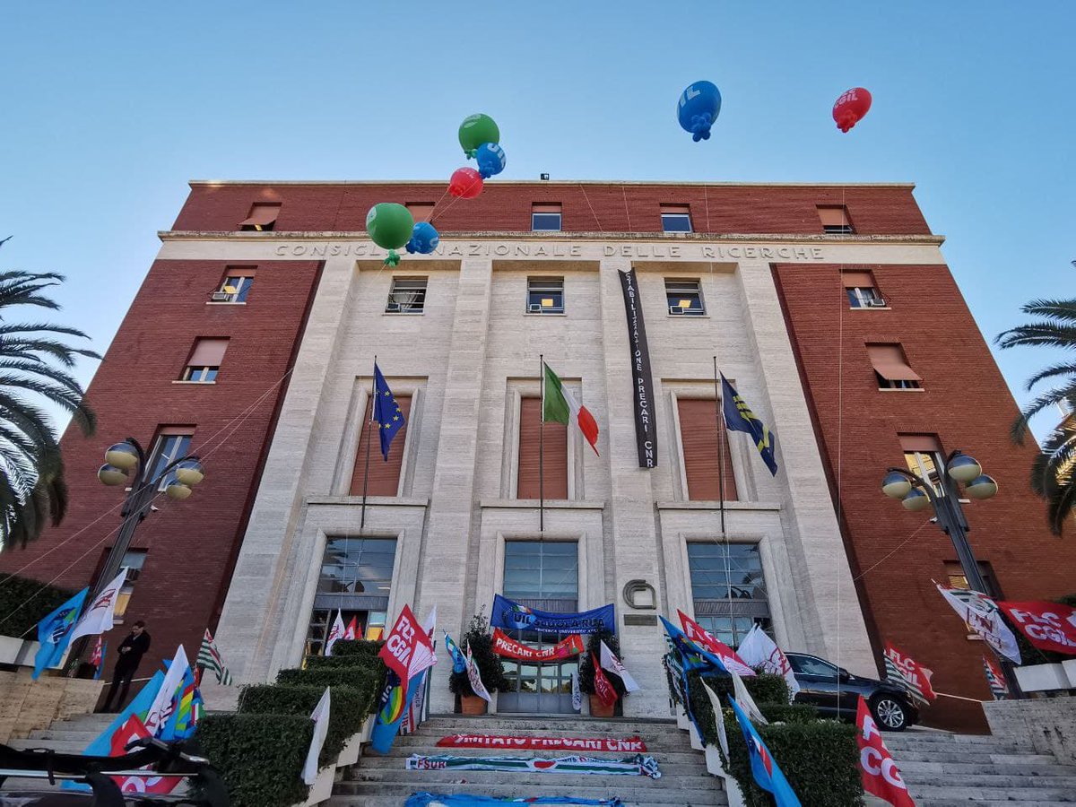 <a href="/fanpage/">Fanpage.it</a> Anni di #lavoro, concorsi e #passione mai ripagati! I #giorni che separano i #lavoratori #precari #CNR dalla #scadenza delle #graduatorie e dal #licenziamento stanno finendo! Presidente <a href="/MC_Carro/">MariaChiara Carrozza</a> basta false #speranze ora urgono #fattinonparole! #bastaprecariatodistato #occupycnr