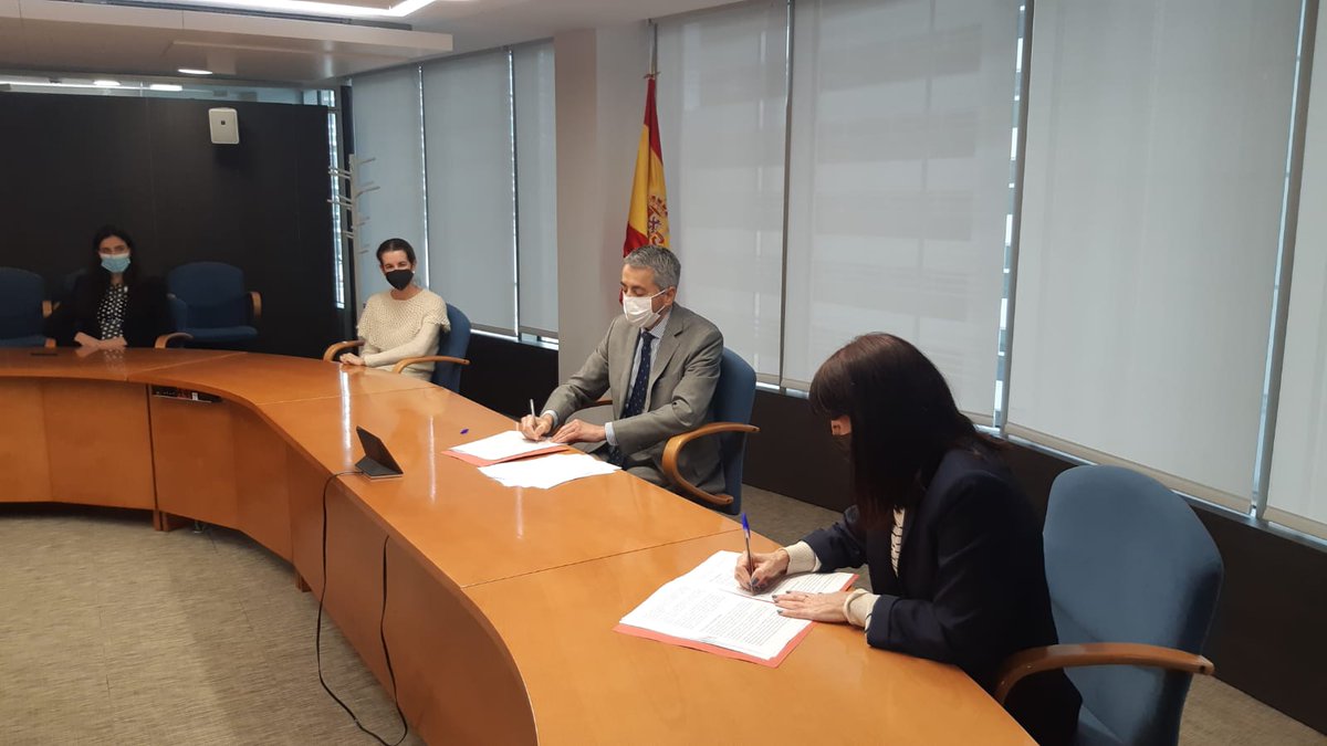 JudithGiner's tweet photo. Día historico el de ayer! 🎊
Madrid nos esperaba para ser testigo de este gran paso que damos para la #innovación en el sector asegurador.
He firmado el inicio de las pruebas #Sandbox con el Dir. General de la DGSP, Sergio Álvarez Camiña
#insurtech #SmartInsurances @SomosTuilli https://t.co/E3zvbrkZ7w