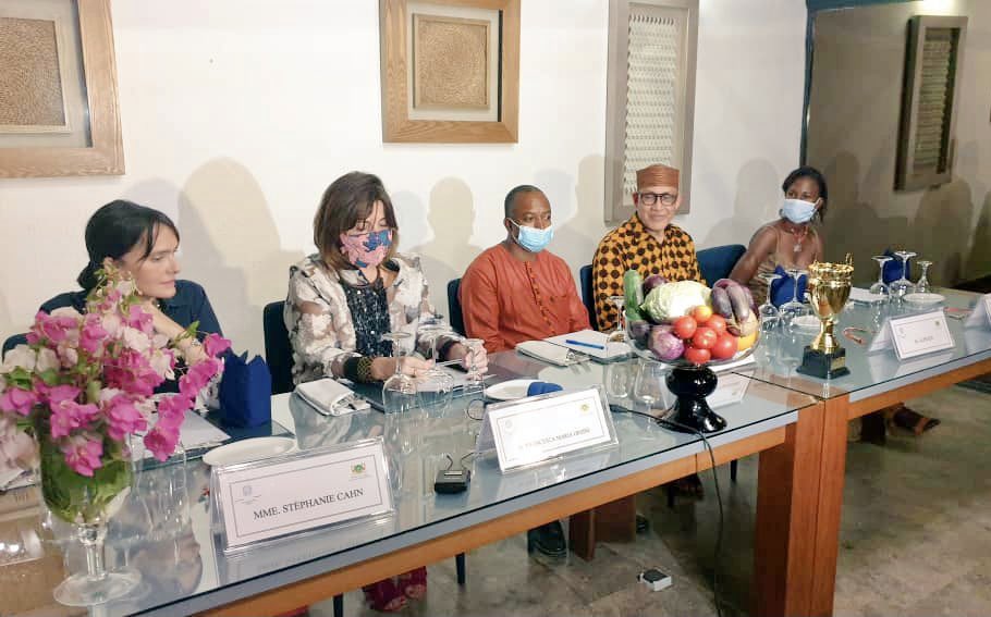 ItalyinNiger's tweet photo. Mme Rabatou, élève de l’école professionnel @AaccesDev a gagné la première édition #MasterChefNiger! Bravo! Et bravo à touts les participants @PotagerA @studio_kalangou @etles2jours @canalplus https://t.co/fRzXBVYegh