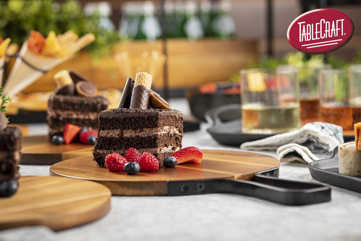 tablecraftEU's tweet photo. Cake is always a good idea. Served here on our Industrial Collection Platter (10079).
Get more info on the collection here: https://t.co/4JWl5iwmM9
#chocolatecake
#cake
#dessertservice https://t.co/DBR9Iij2V6