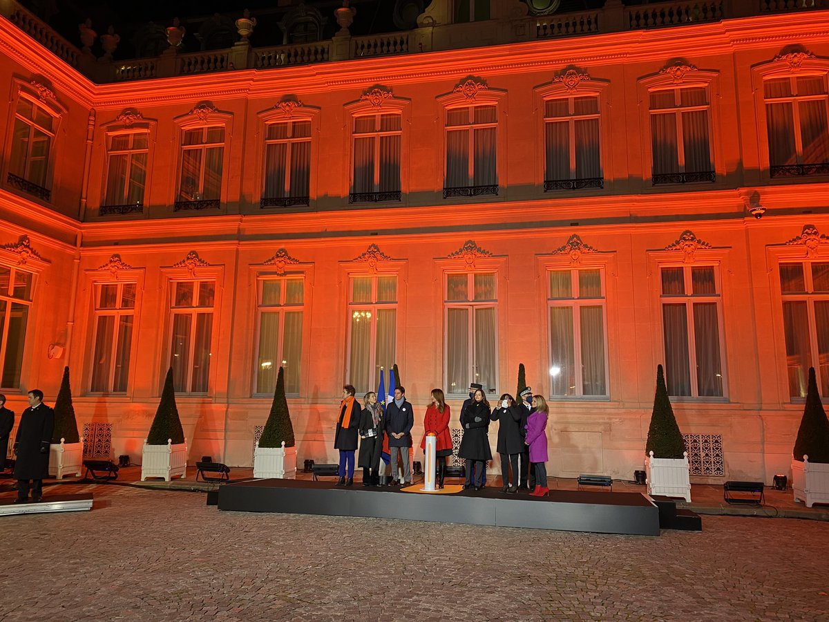 Contre les #violences #femmes et intra-familiales <a href="/Interieur_Gouv/">Ministère de l'Intérieur</a> <a href="/HotelBeauvau/">Hôtel Matignon</a>  affiche les couleurs #orangeday. 
Il faut en parler, et travailler ensemble pour mieux accompagner les victimes
Nous avons tous un rôle à jouer
#25novembre 
<a href="/MarleneSchiappa/">🇫🇷 MarleneSchiappa</a>  <a href="/1ElisaMoreno/">Élisabeth Moreno</a> <a href="/Accor/">Accor Group</a>