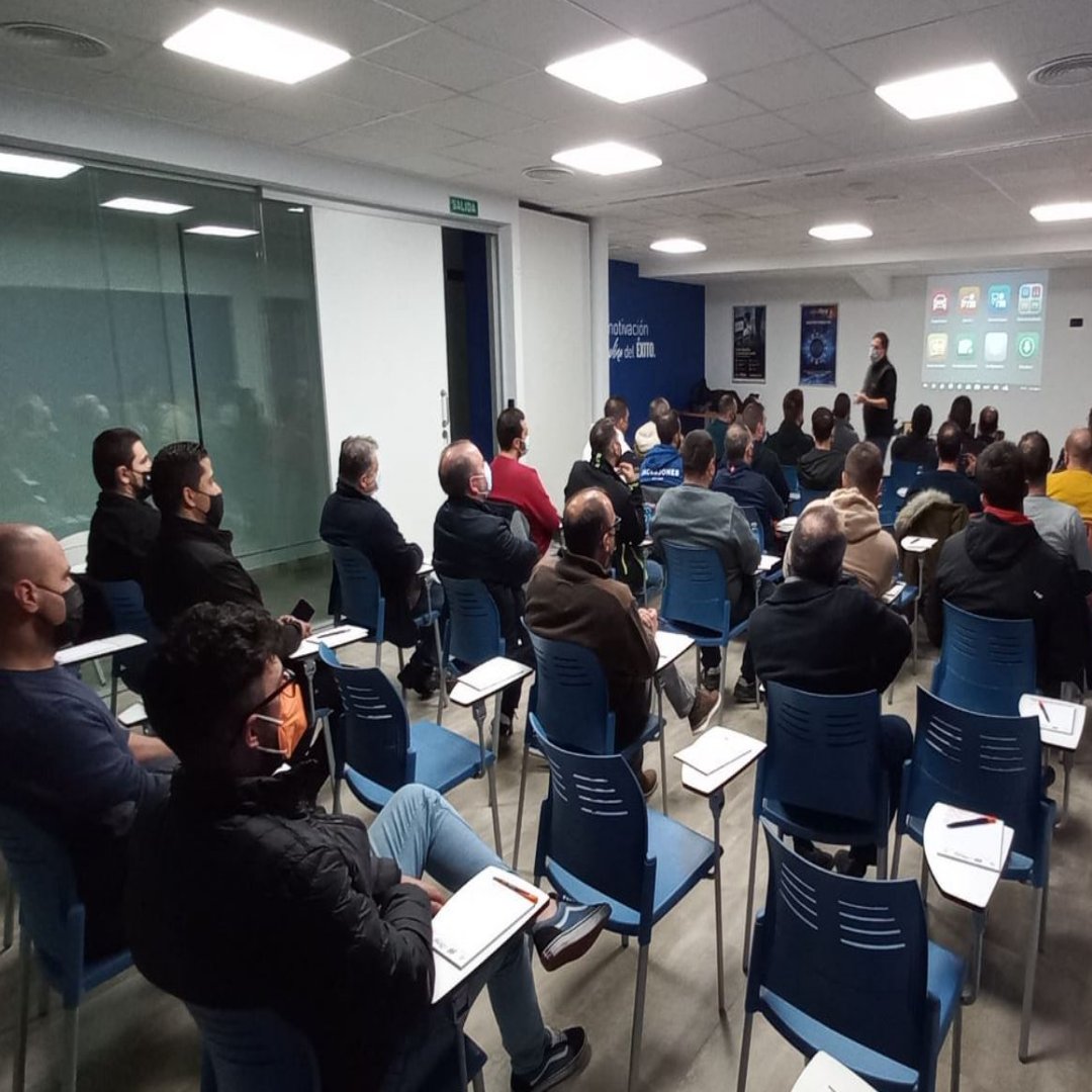 RECAMBIOS DEL OLMO EN FORMACIÓN

Junto con la marca AUTEL se ha dado una formación a talleres que ha sido todo un éxito en las distintas delegaciones. En el futuro se ira informando sobre los próximos cursos. 
#RecambiosDelOlmo #Serca #Autel #Formacion #Taller #Mecanico