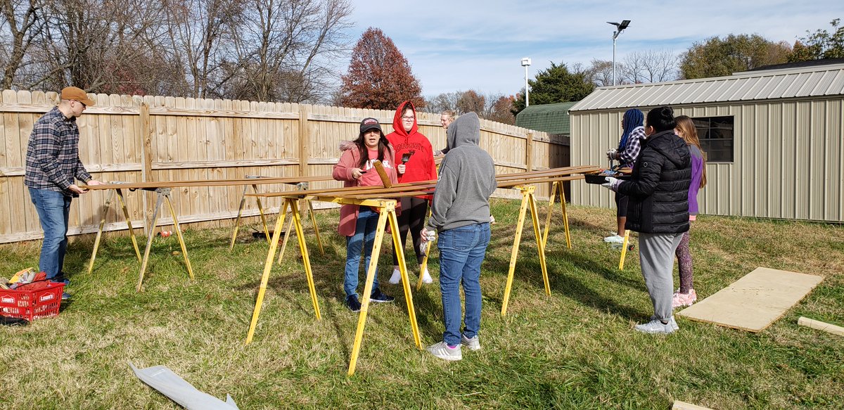 MACECEfulbright's tweet photo. Our FLTAs do not only teach/assist in teaching Arabic and share their culture, but they also serve their host communities. Here are pictures of Chaymaa Halime who volunteered with her host Drury Univ. by helping in designing and building sleeping shelters for homeless people. https://t.co/xiQjaLtT7u