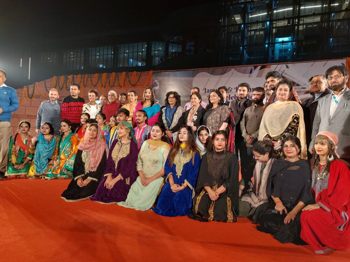 Was happy to attend Jammu &amp; Kashmir day celebrations at India International Trade Fair being held at Pragati Maidan. Besides a plethora of handicrafts on display, the cultural bonanza of the UT was superb! <a href="/manojsinha_/">Manoj Sinha</a> <a href="/JmuKmrPolice/">J&K Police</a>
