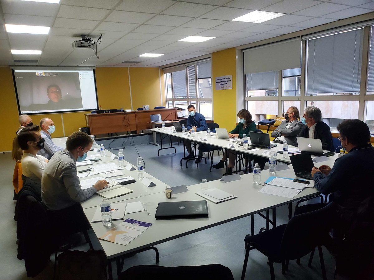 SNMKR1's tweet photo. Réunion inter-orga sur la reconnaissance des DE d’avant 2021. Merci à la @ffmkr pour l'organisation de cette rencontre.
Syndicats, @cnomk, @La_FNEK, IFMK, @CollegeMKine… la profession s'engage pleinement et collectivement sur cette thématique ! @GuillaumeRALL #teamkiné https://t.co/QpVrropiDd