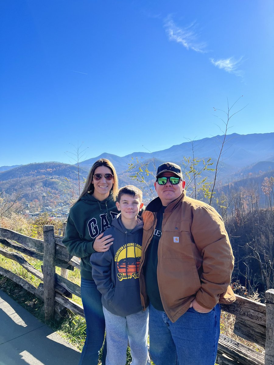 AP_DHPBC's tweet photo. So thankful for this week off to recharge and relax! #TNvacation #Thanksgiving2021 #cabinfun https://t.co/omydHHxBko