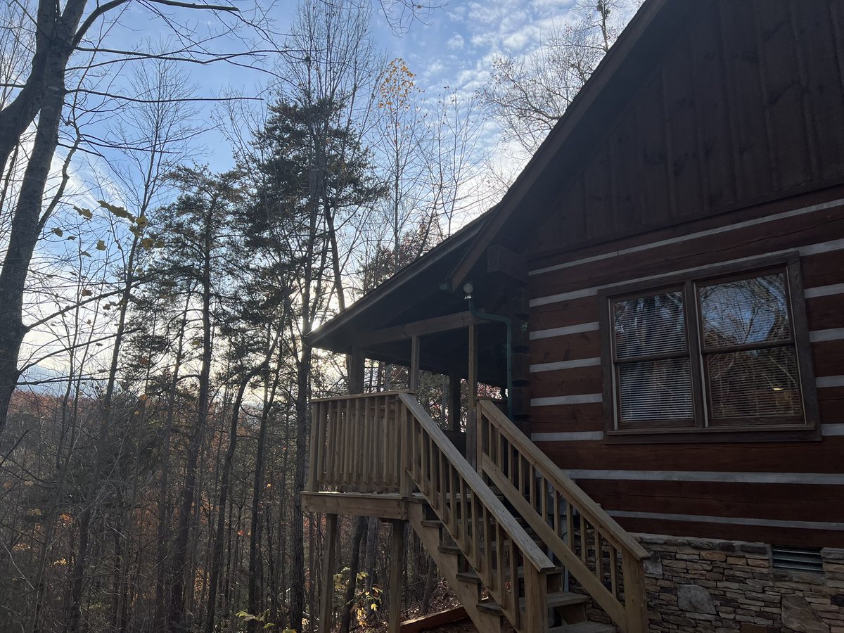 AP_DHPBC's tweet photo. So thankful for this week off to recharge and relax! #TNvacation #Thanksgiving2021 #cabinfun https://t.co/omydHHxBko