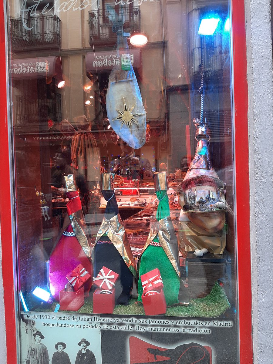 AcrossMadrid's tweet photo. Only in Spain you would see 3 crowned & caped legs of iberian ham and understand that they are the 3 Wise Men bringing yummy presents! #acrossmadrid #TapasTour #MadridTapas #WeLoveHam #HamIsKing #JamonIberico #TypicallySpanish #SpanishChristmas #BuySpanishProducts #SpanishFood https://t.co/rlP5nqSnBV