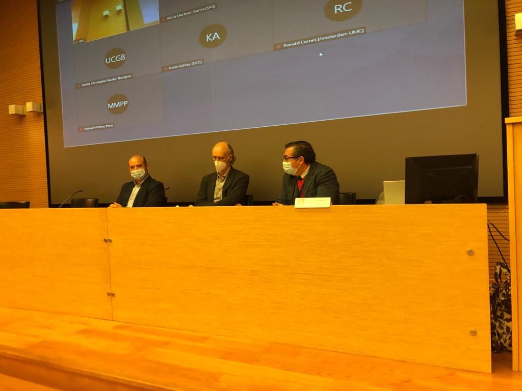 The coordinator of #FAIR4Health project <a href="/clparrac/">Carlos Luis Parra-Calderon</a> moderates a round table with <a href="/Alfons_Valencia/">AlfonsoValencia alfonsovalencia.bsky.social</a> and @_KikoNunez to share the keys to the project's success and other suggestions for the future