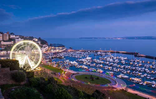 Soaring high over the beautiful #Torquay Harbour ⛵️ in the #EnglishRiviera 🌴, the wheel is situated within the famous #PavilionGardens, next to The @PrincessTheatre 🎭, enjoying amazing #Views!

>marinerstorquay.com/english-riviera

#Holiday #Travel #photography #photo #photooftheday #Love