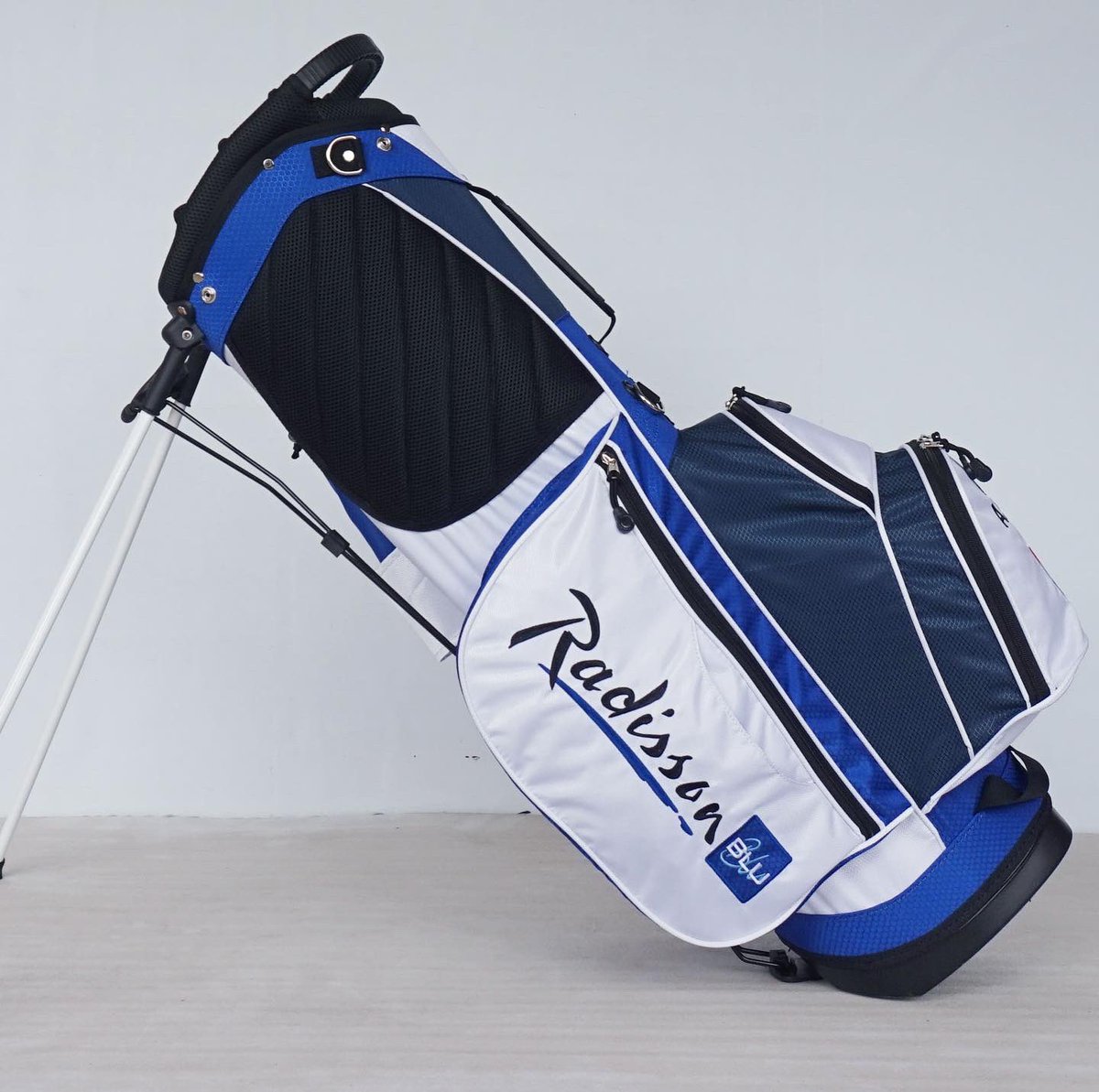 MPDCustomGolf's tweet photo. Here is our MPD Custom Golf Stand Bag for @LPGA Professional @aditigolf with her NEW sponsor @rhamericas @Radisson @RadissonBlu Brilliant & Vibrant colors & logo! Best of Luck Aditi! #customgolfbags #aditigolf #aditiashok #radissonblu #radisson #indiagolf 🇮🇳🇮🇳🇮🇳 https://t.co/2Thh2NQFbc