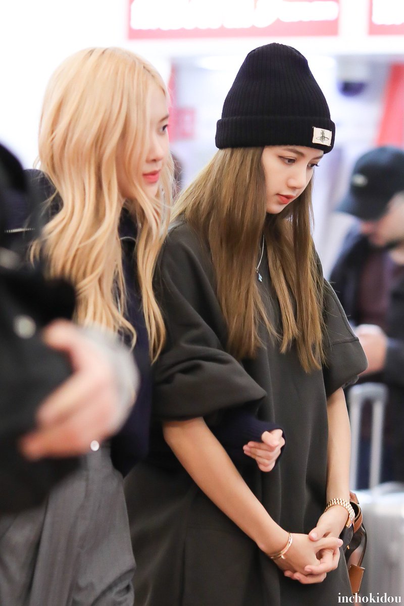 vKCujEMCtxJl9NN's tweet photo. ไม่เป็นไรนะลูก
แป๊บเดียวเดี๋ยวก็หาย
 #Chaelisa https://t.co/e0zBFKje0e