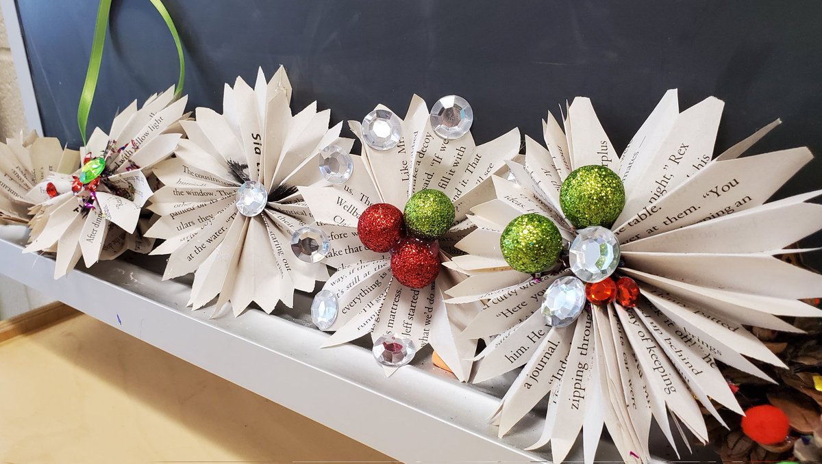 ClassroomCanuck's tweet photo. Getting ready for the incredible @MWrightMustangs Christmas Market hosted by our DC Classes. So much fun working with @dianamichlynn and her Grade 6's - glue guns and old book pages! #MWMakers #SaveYourWeededBooks https://t.co/rc42VLZCNl