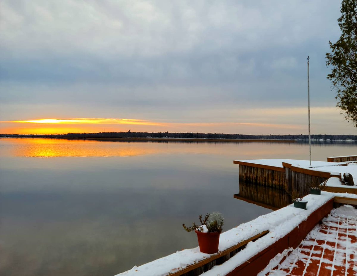 UPTreefarmer's tweet photo. Good Morning from Decompress U! #Airbnb #Chassell #RusticCabinWithSauna #PortageLake #Keweenaw #upperpeninsula #PureMichigan https://t.co/cKMbiTRDKL https://t.co/XPe5obznxW