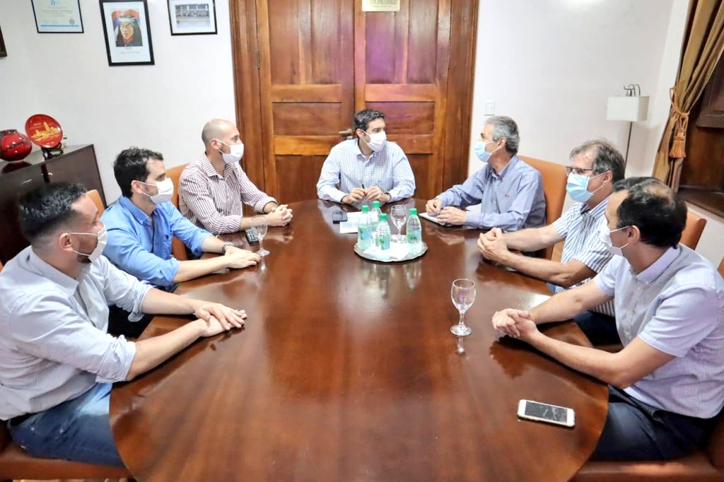 Marcelo Pérez (@mgmisiones) on Twitter photo Recibimos hoy al intendente de Oberá <a href="/drfernandezok/">Carlos Alberto Fernández</a> y al concejal de esa ciudad Dr. Pablo Hassan, para coordinar las diligencias necesarias en relación al traspaso legal que sucederá en la titularidad del ejecutivo municipal, en los últimos días del corriente año. <a href="/JoseloSchiro/">Joselo Schiro</a> Recibimos hoy al intendente de Oberá <a href="/drfernandezok/">Carlos Alberto Fernández</a> y al concejal de esa ciudad Dr. Pablo Hassan, para coordinar las diligencias necesarias en relación al traspaso legal que sucederá en la titularidad del ejecutivo municipal, en los últimos días del corriente año. <a href="/JoseloSchiro/">Joselo Schiro</a>