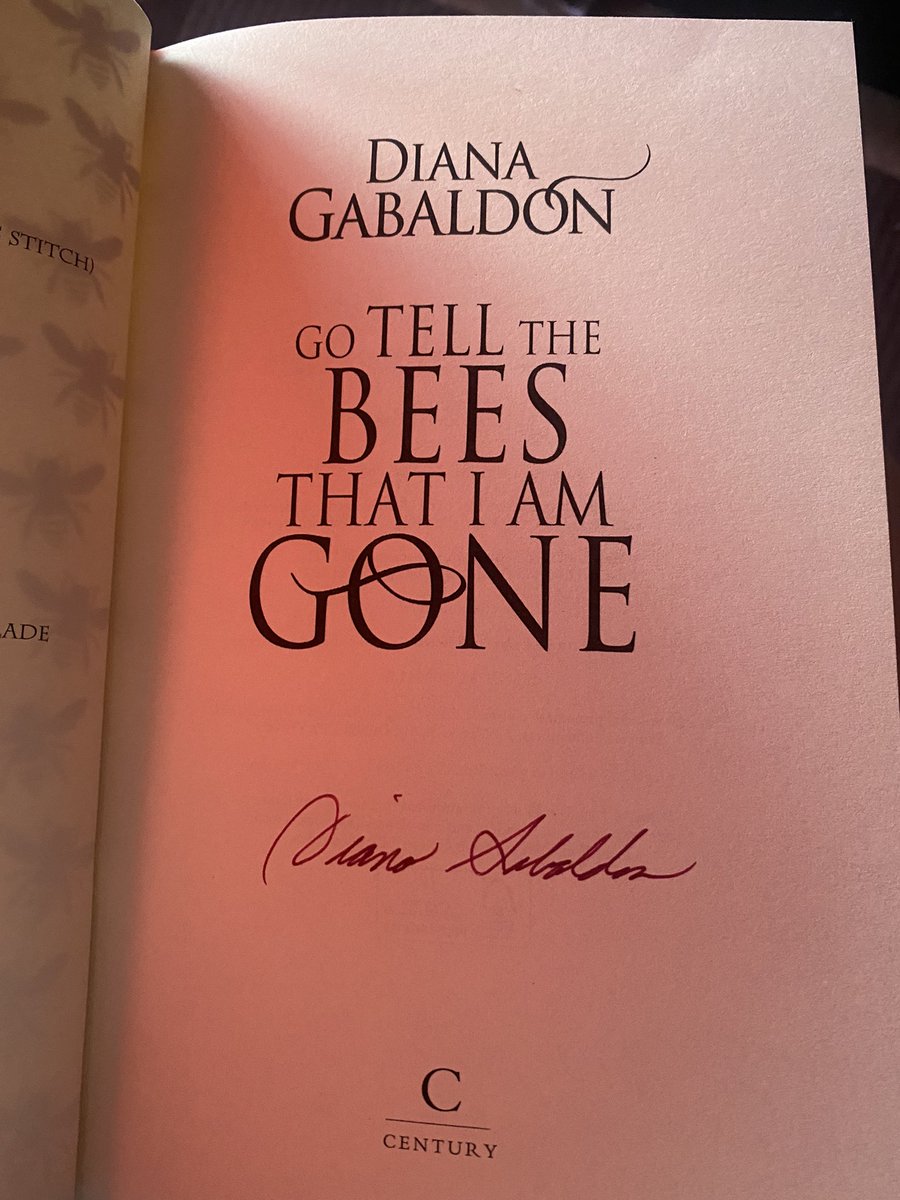 kp2373's tweet photo. EXCITED SCREAMING IN THE HOUSE!! It’s soo beautiful 😍 @Writer_DG @SamHeughan #Outlander #GoTellTheBeesThatIAmGone My shite morning has suddenly become a beautiful day ❤️❤️ https://t.co/vSDhYbdoOd