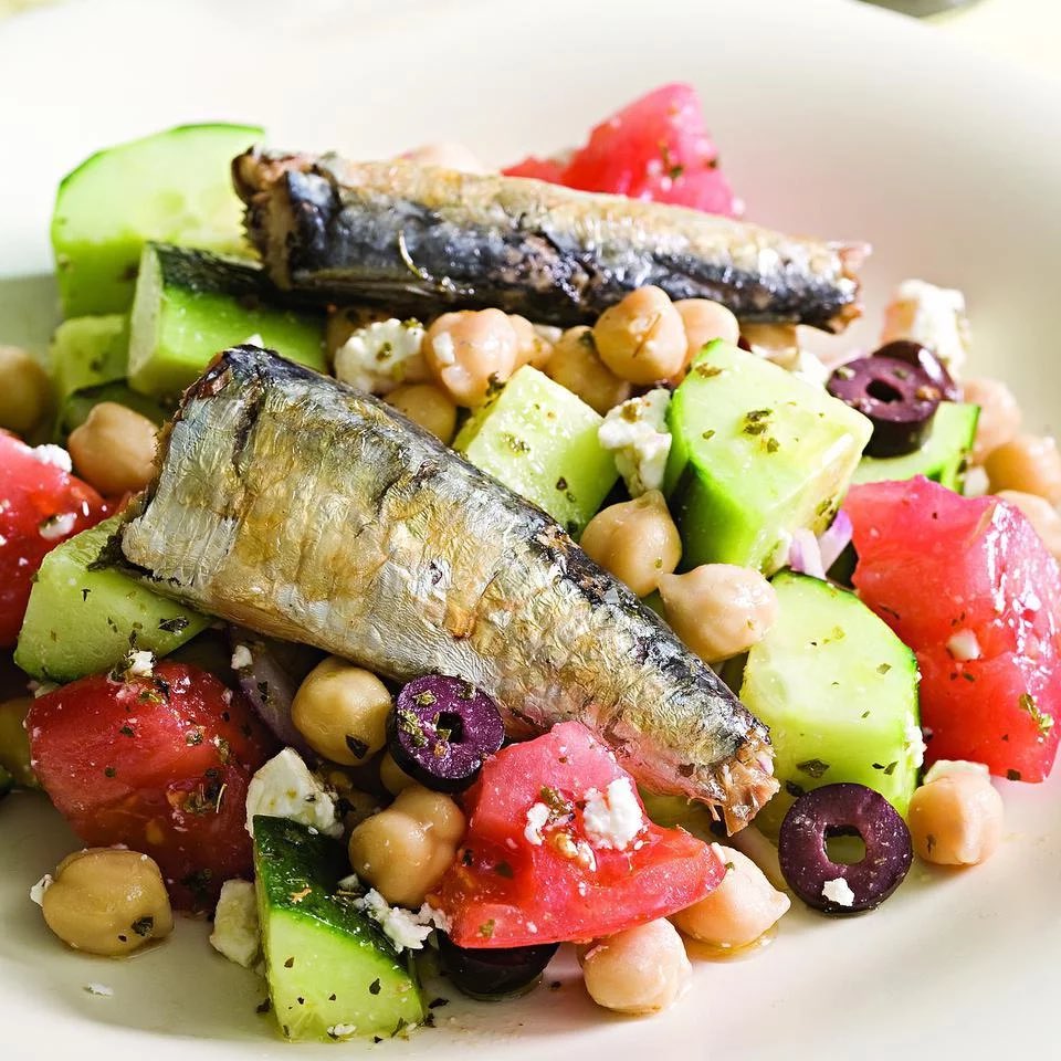 CorinnePulitzer's tweet photo. #Foodies are packing’em in today! It’s #NationalSardineDay &amp; #OmegaFattyAcids &amp; #B12 are swimming upstream all day! @SeasonSardines @kingoscar @NationalDayCal @eatalyusa @FishTalesGrille @TavernaKyclades https://t.co/6dkCUzybZX