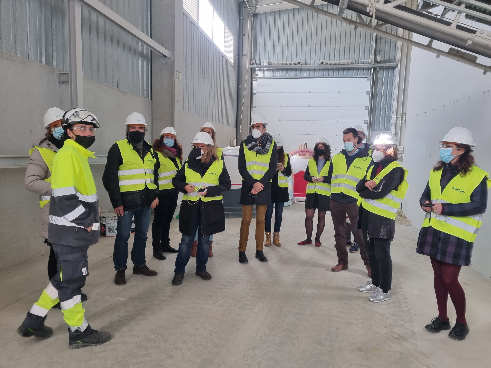 on Twitter: "El grupo de trabajo Medio Ambiente de la @FEV_Vino visita hoy la planta de tratamiento de residuos de vidrio "Calcín Ibérico" para conocer de primera mano el proceso