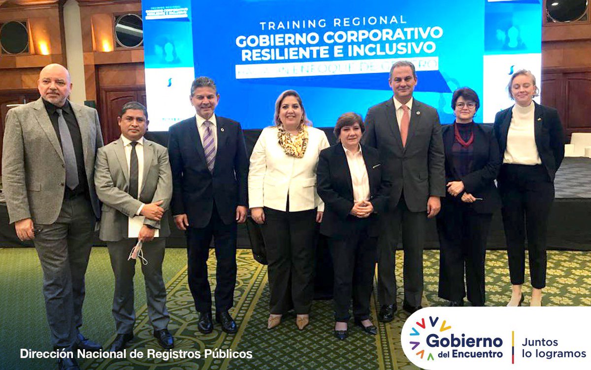 AbJijon's tweet photo. Acompañé a ministra @vmaino en el #TrainingRegional "Cómo Integrar las #FinanzasVerdesInclusivas en las Políticas Públicas"
@superbancosEC planteó un plan estratégico para migrar a un sistema financiero inclusivo, tomando en cuenta #ProtecciónUsuarioFinaciero y #ciberseguridad. https://t.co/UG0aAV62az
