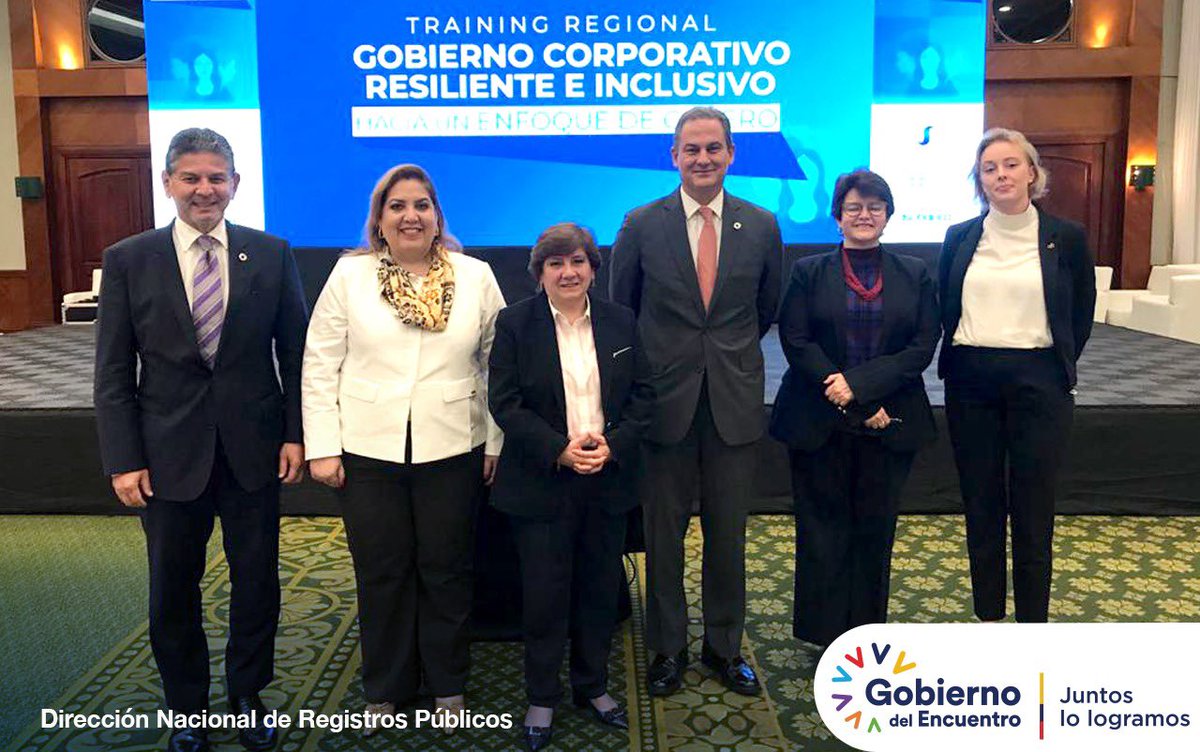 AbJijon's tweet photo. Acompañé a ministra @vmaino en el #TrainingRegional "Cómo Integrar las #FinanzasVerdesInclusivas en las Políticas Públicas"
@superbancosEC planteó un plan estratégico para migrar a un sistema financiero inclusivo, tomando en cuenta #ProtecciónUsuarioFinaciero y #ciberseguridad. https://t.co/UG0aAV62az