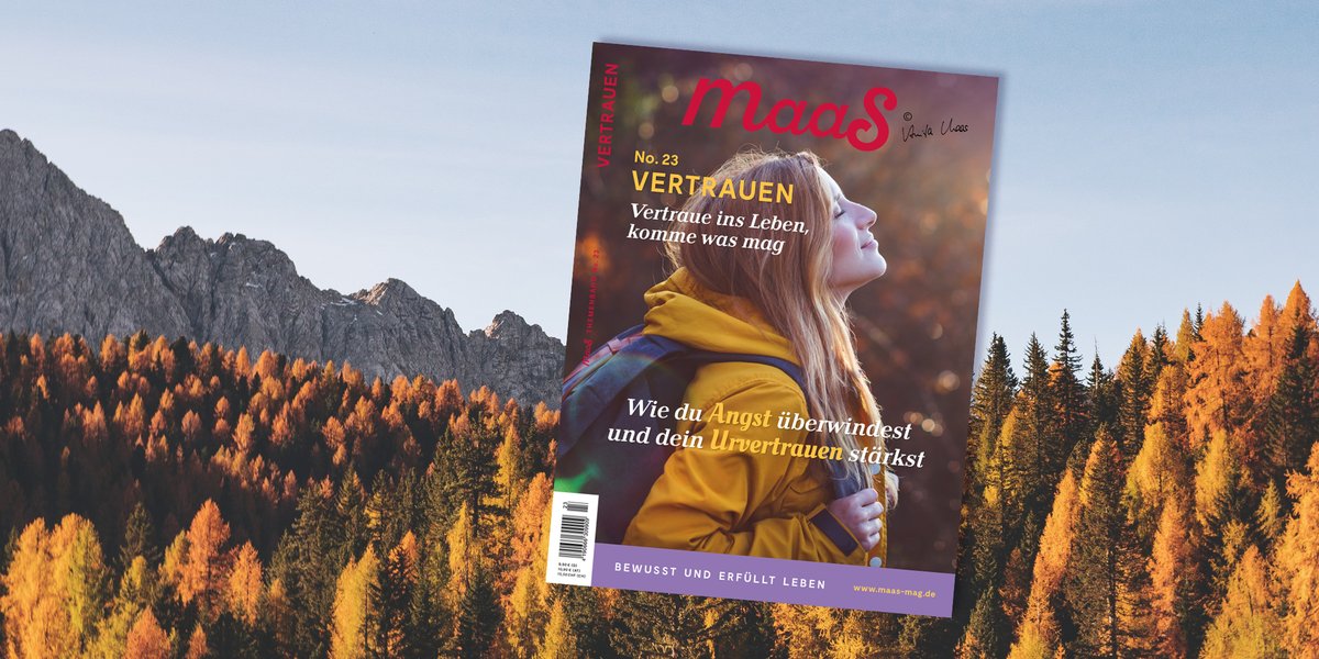 BureauStabil's tweet photo. Ab mit euch nach draussen in die Sonne! Nehmt was zum lesen mit …☀️🤓 #Maas #Magazin No. 23 ab sofort im Handel! #maasmag #vertrauen #print #mag #besserleben #achtsamkeit #impulse #besserleben #herbstausgabe #anitamaas #naturcoaching #cover 
📸: Federica Galli, unsplash https://t.co/bzvCIvTRGu