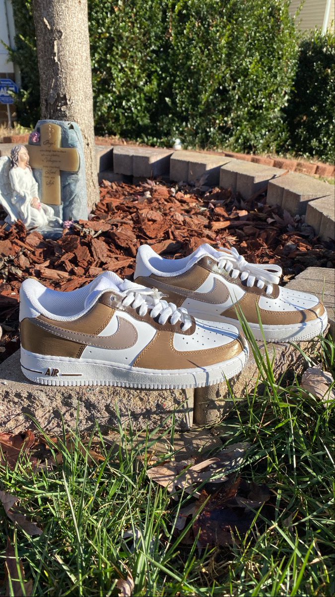 KayyDollaSign's tweet photo. cocoa 2x 🤎🌰
client LOVEDDD the last shades of browns i did, so i HADDDD TO RUN IT BACKKK!!🤩
#customshoes #airforce1 #blackart #customforces #smallbusiness #customkicks #ncat #uncg #femaleartist #ncat #ncat21 #ncat22 #ncat23 #ncat24 #ncat25 #aggiepride #aggieapparel https://t.co/fCDv3EeTpW