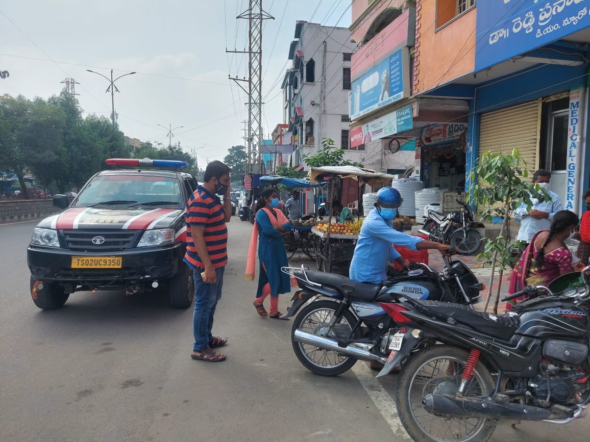 TownplanningMck's tweet photo. Footpath encroachment at various places in Karimnagar on 24 nov
@MC_Karimnagar 
@Collector_KNR 
@SunilYadagiri 
@GKamalakarTRS 
@bandisanjay_bjp https://t.co/SP8gX3BmWk