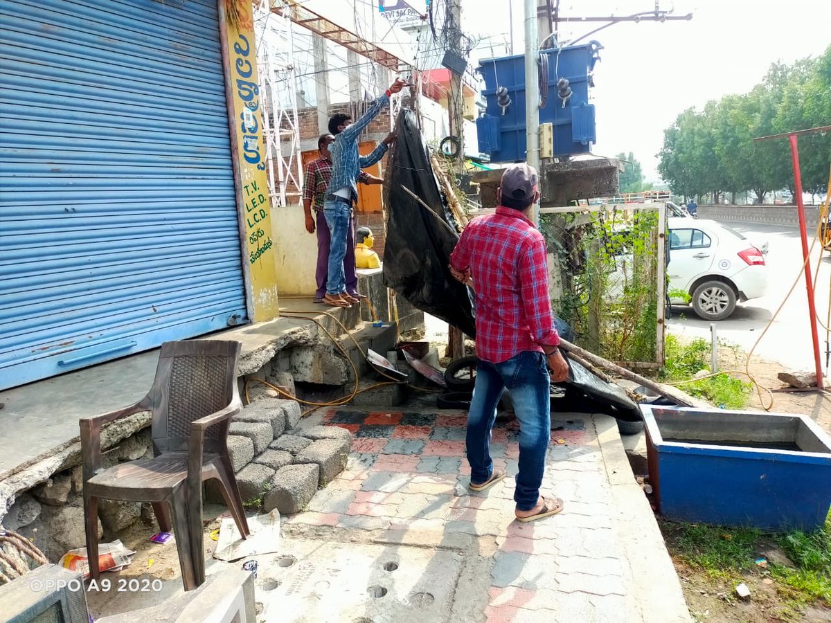 TownplanningMck's tweet photo. Footpath encroachment at various places in Karimnagar on 24 nov
@MC_Karimnagar 
@Collector_KNR 
@SunilYadagiri 
@GKamalakarTRS 
@bandisanjay_bjp https://t.co/SP8gX3BmWk