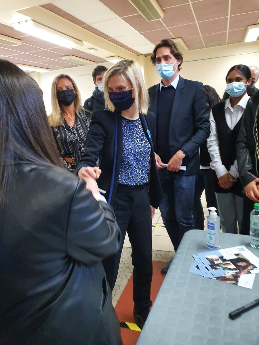 HiassineMdrancy's tweet photo. Merci à notre partenaire @SDLV_Officiel pour l'invitation des #MajorsdeJorissen Filles à échanger sur l'industrie avec la Ministre de l'économie Agnès Pannier-Runacher
Restitution Forum #IndustriElles @AgnesRunacher @AudeLagarde #Semainedelindustrie @Economie_Gouv
@Accreteil https://t.co/oYsxzjbrEs
