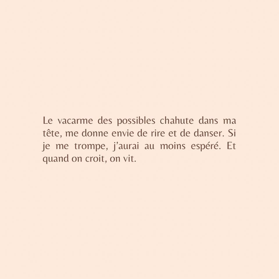 ValChevalier's tweet image. Le vacarme des possibles paraît dans toutes les librairies de la province aujourd’hui! J’ai le cœur rempli d’amour et de reconnaissance de savoir que mon nouveau roman peut maintenant se retrouver dans vos foyers. Mille mercis🎈
