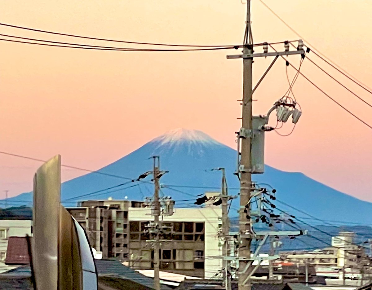 今日の ＃富士山 風が強かったから雲一つなくキレイに見えました！