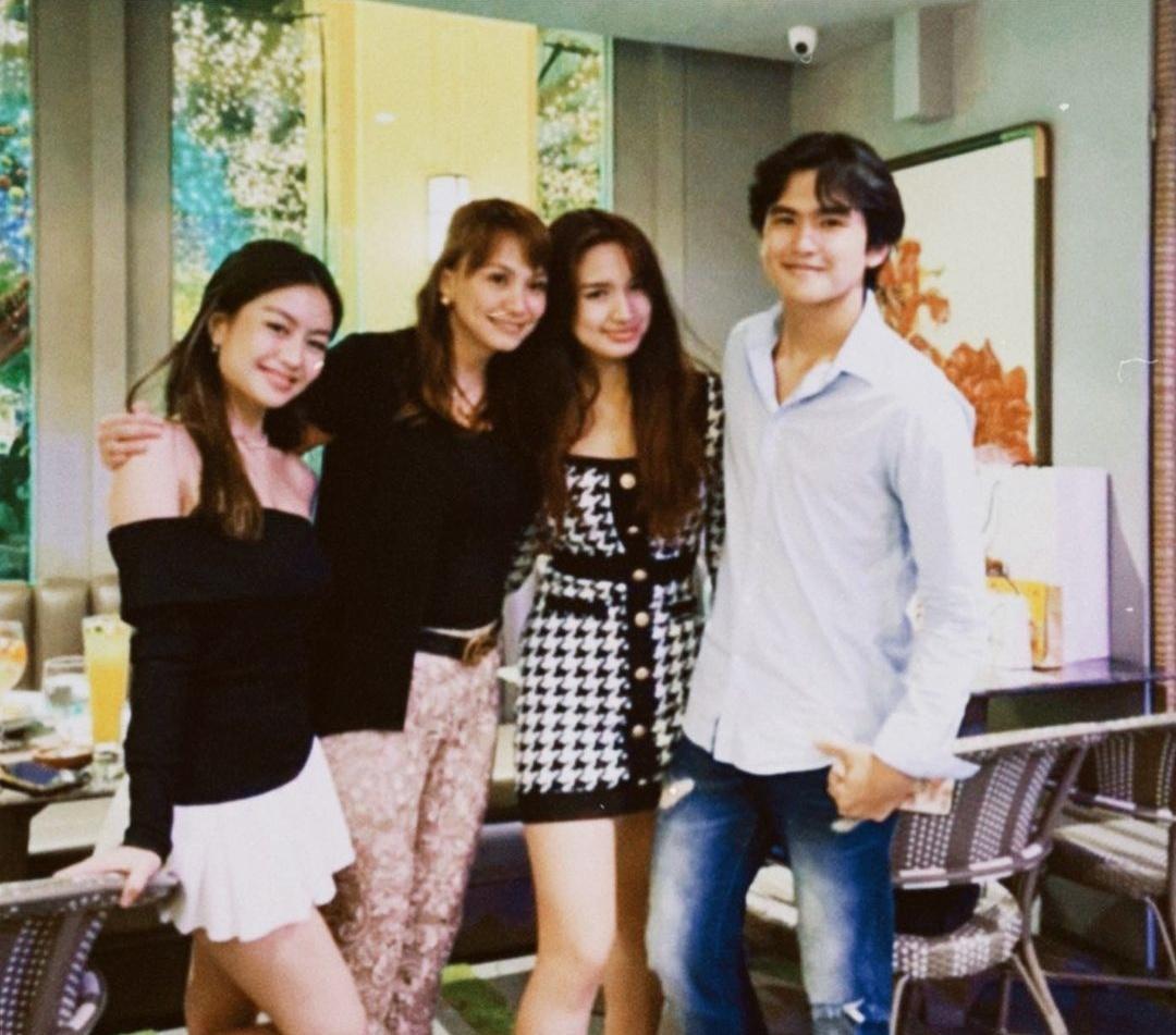 saintxashley's tweet photo. alyanna's birthday celebration with ashy, carmela analain, magui, and ashton 🤍 https://t.co/XnQkBwNfKQ